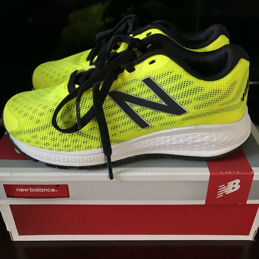 New Balance Kids KJRUS Sneakers - Size 1 - BNIB